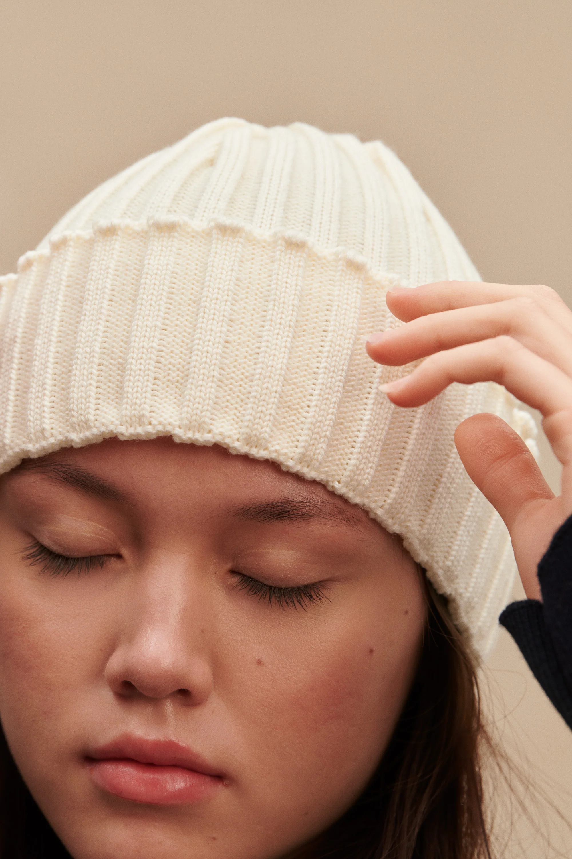 Bonnet à côtes beige écume 100% laine mérinos - Image 3