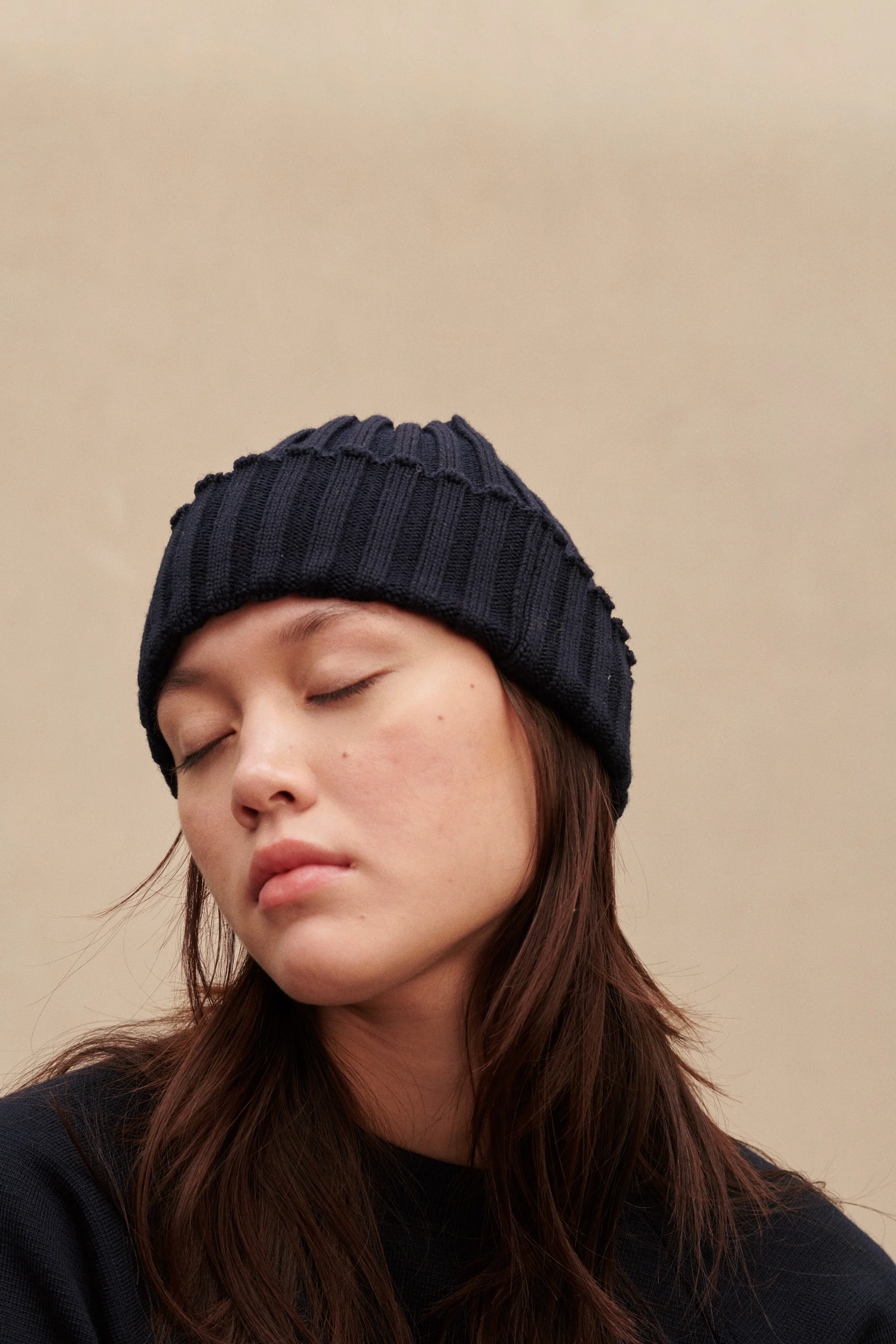 Bonnet à côtes bleu encre 100% laine mérinos - Image 3