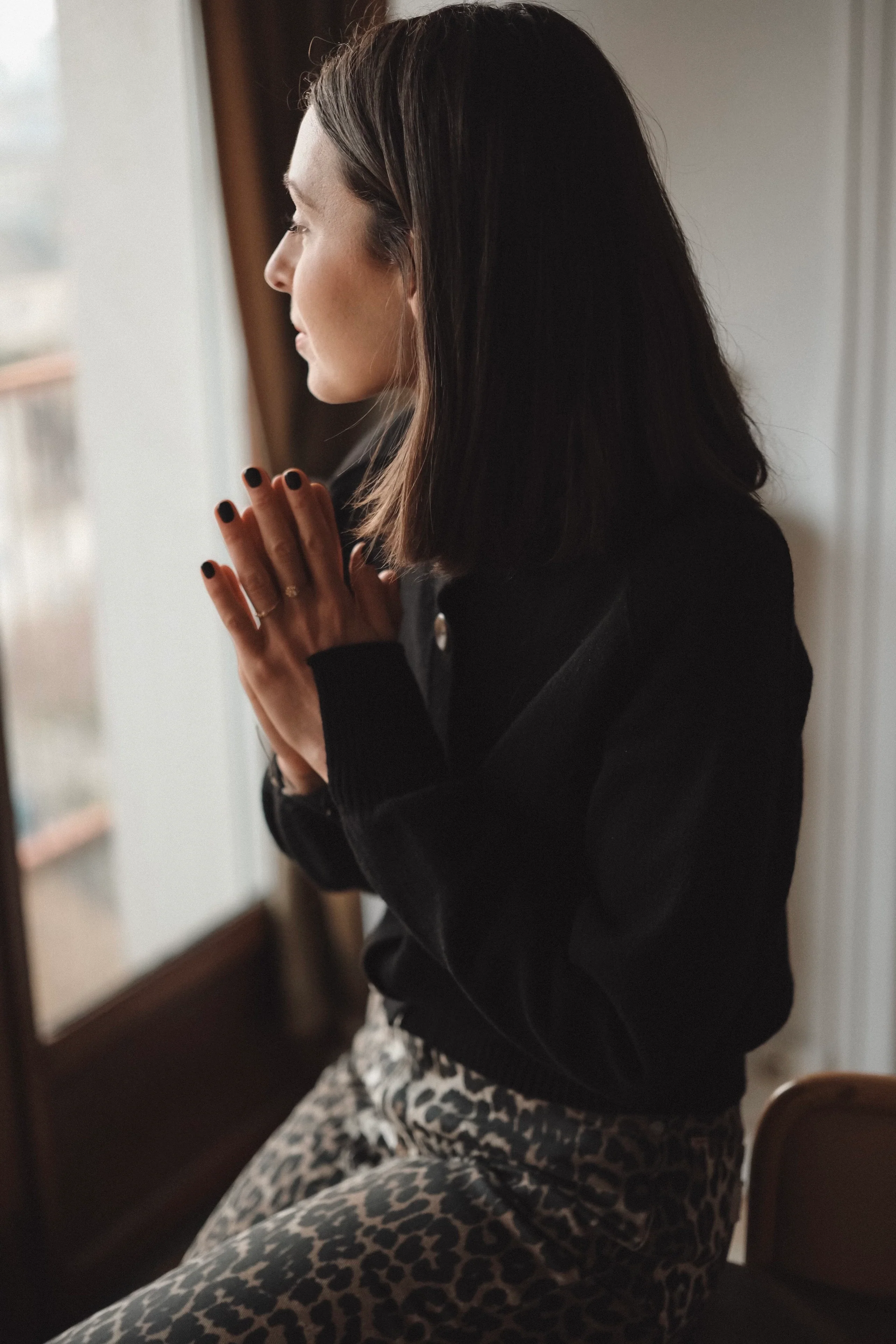 Cardigan noir en laine mérinos pour femme - Image 5