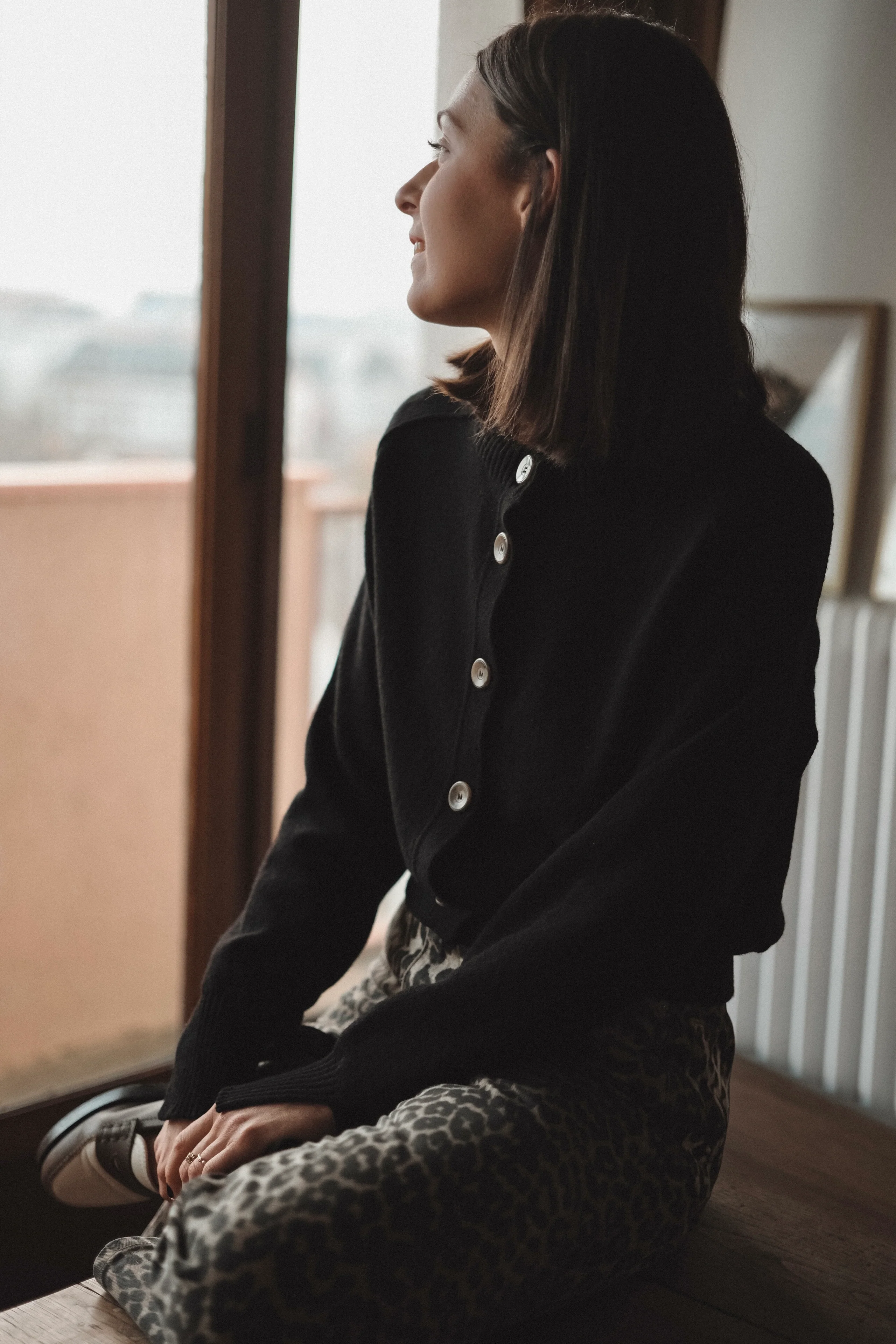 Cardigan noir en laine mérinos pour femme - Image 6