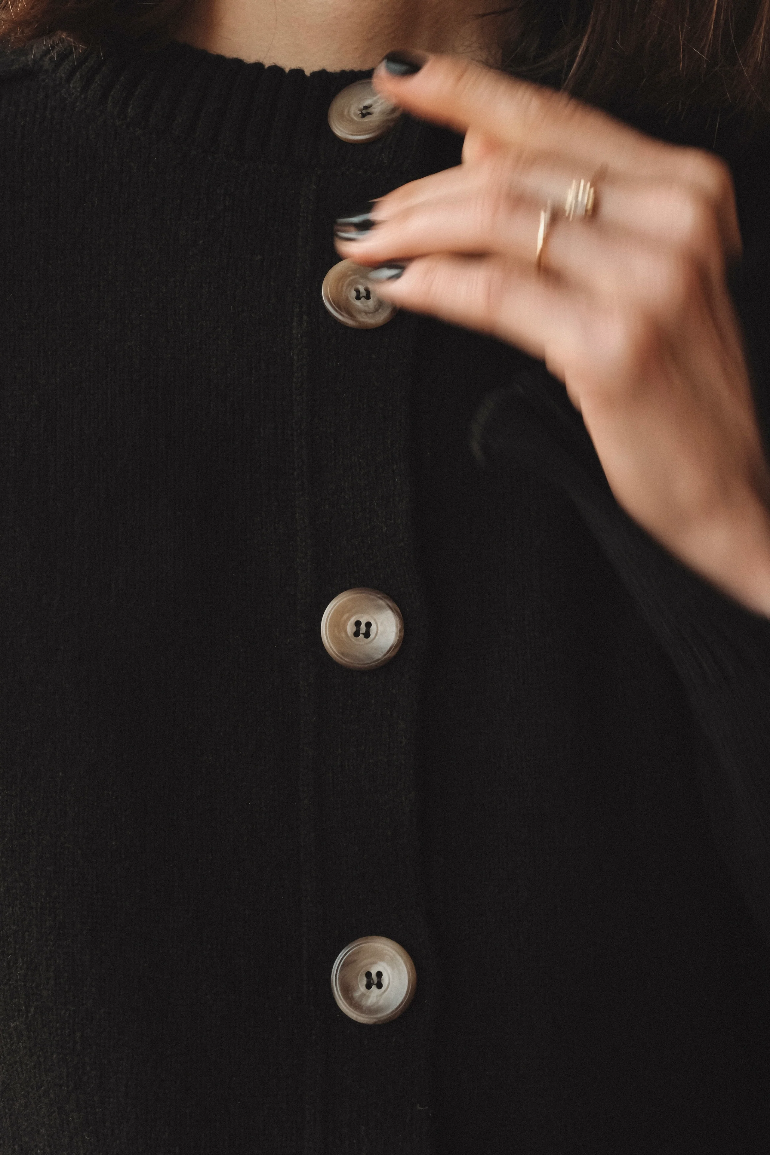 Cardigan noir en laine mérinos pour femme - Image 8