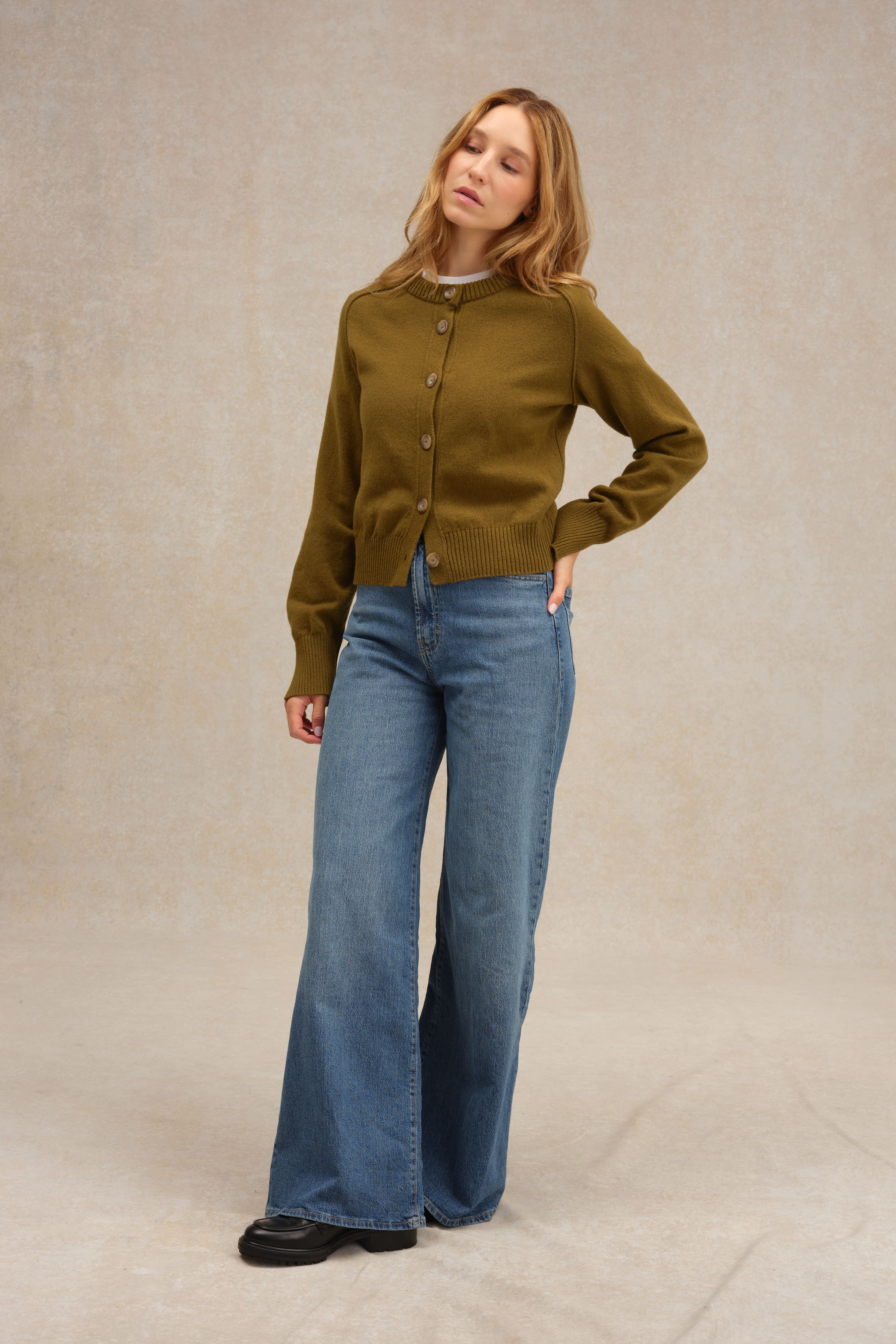 Cardigan olive en laine mérinos pour femme - Image 3