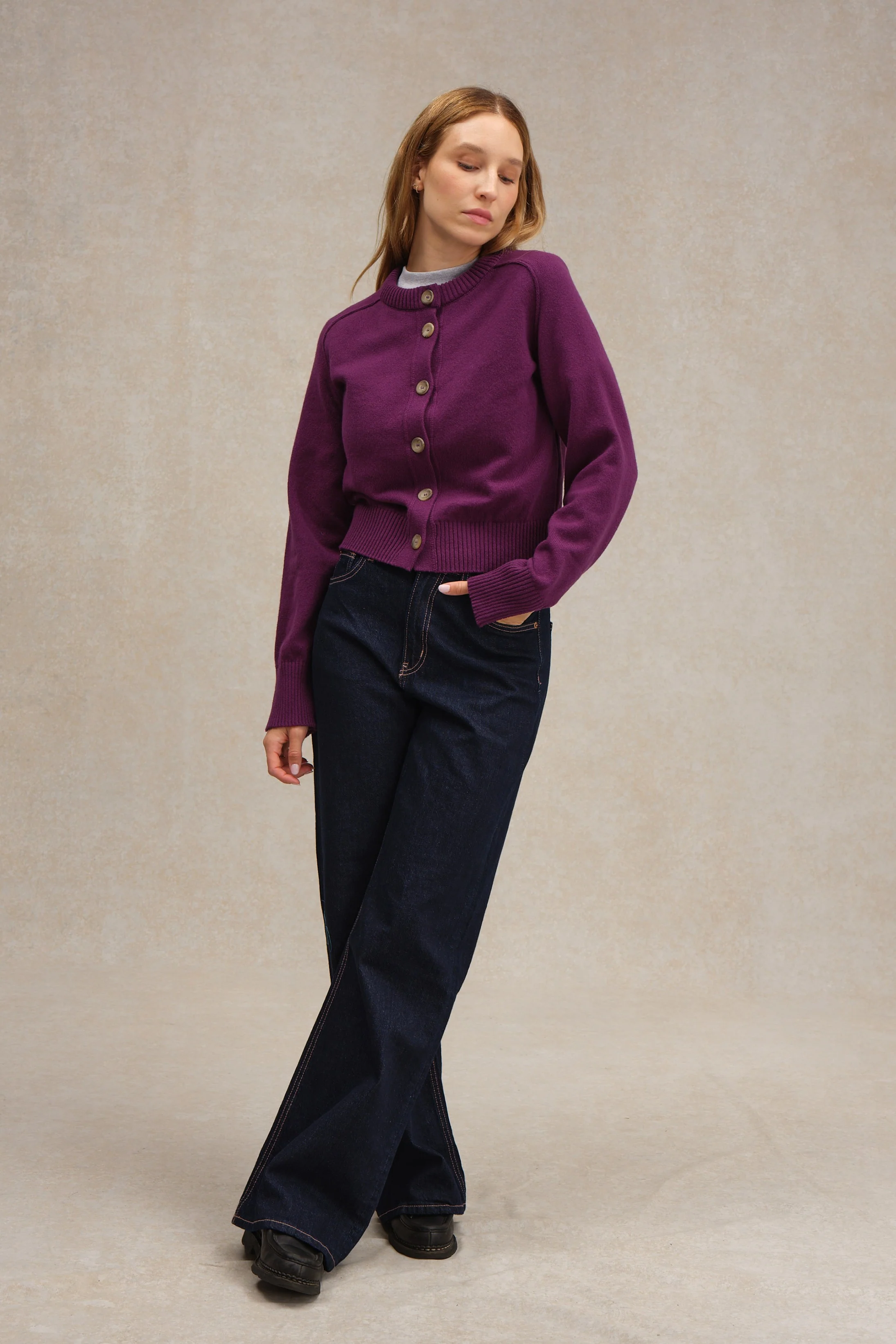 Cardigan prune en laine mérinos pour femme - Image 3