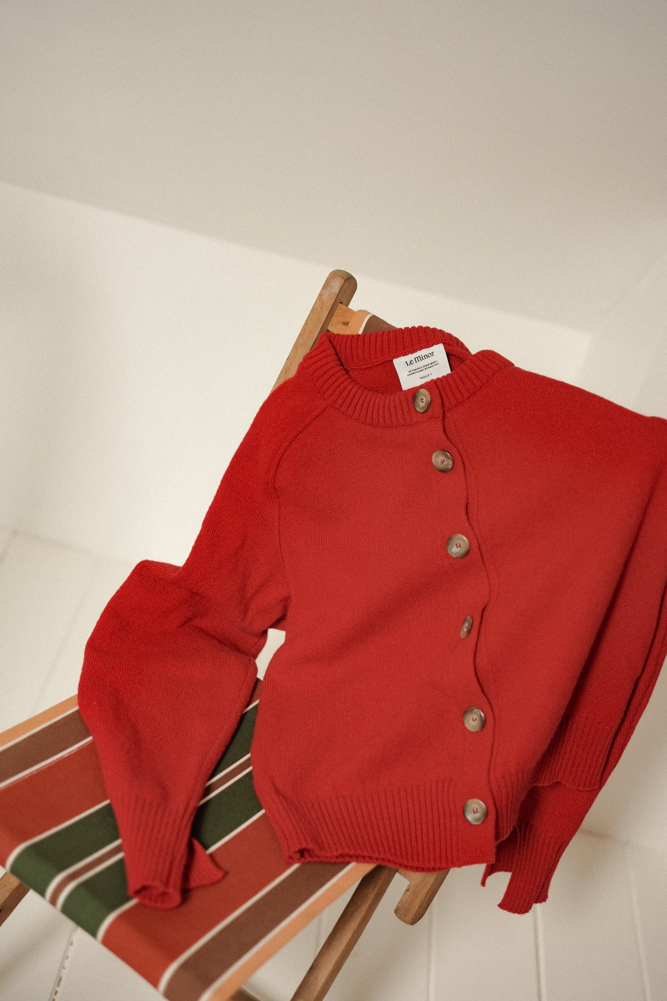 Cardigan rouge en laine mérinos pour femme - Image 9