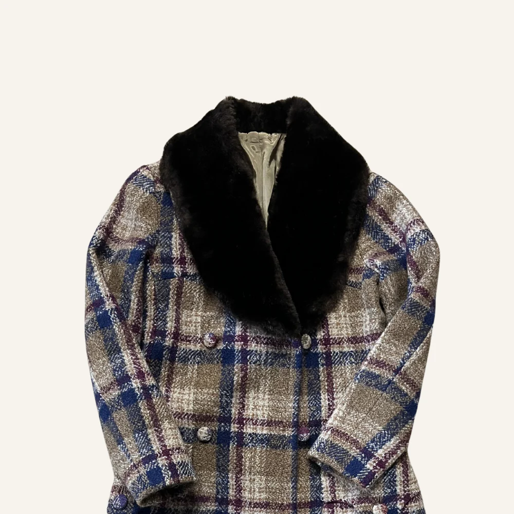 Manteau à carreaux col fourrure pour femme - Seconde main - Image 4