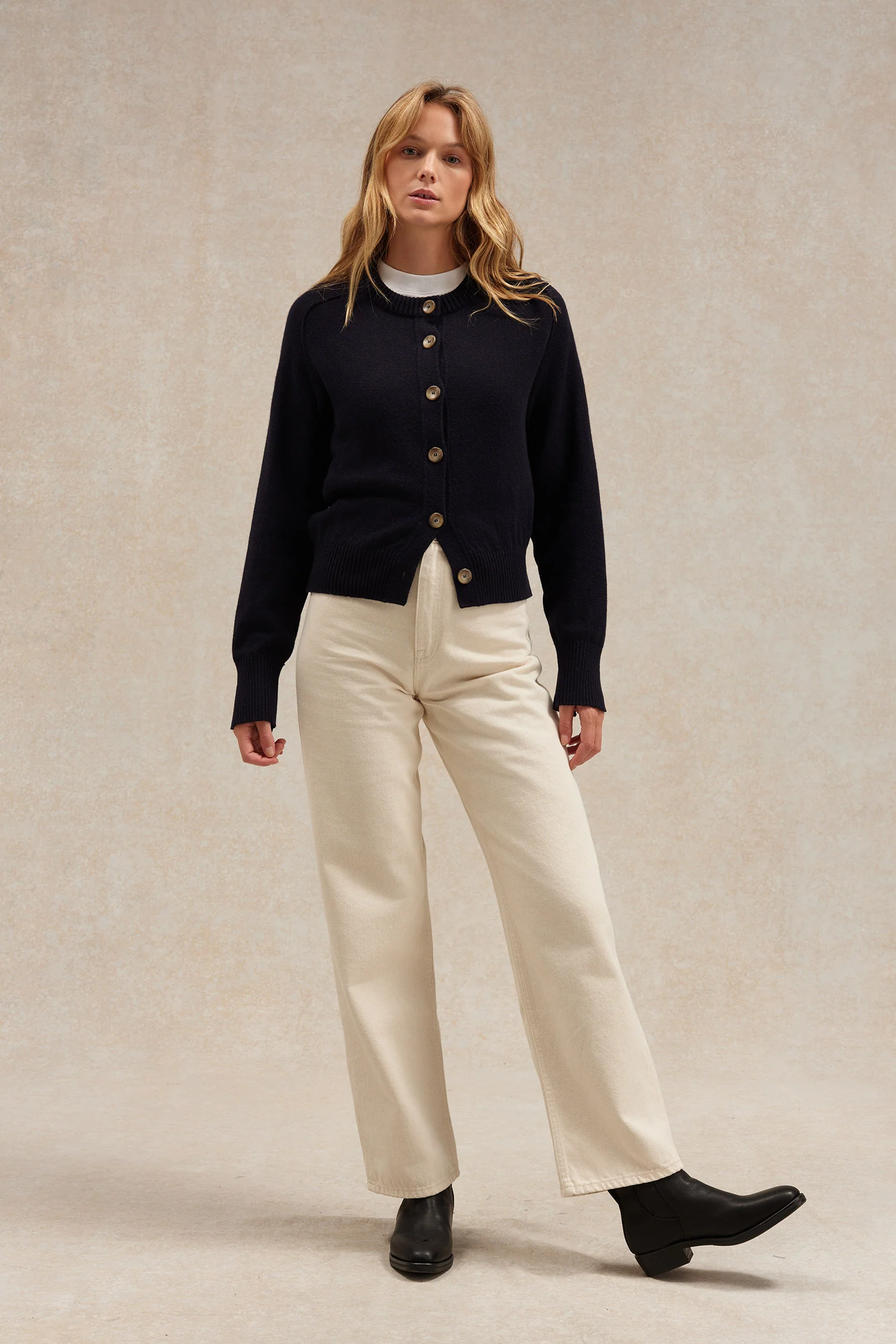 Cardigan bleu marine en laine mérinos pour femme - Image 3