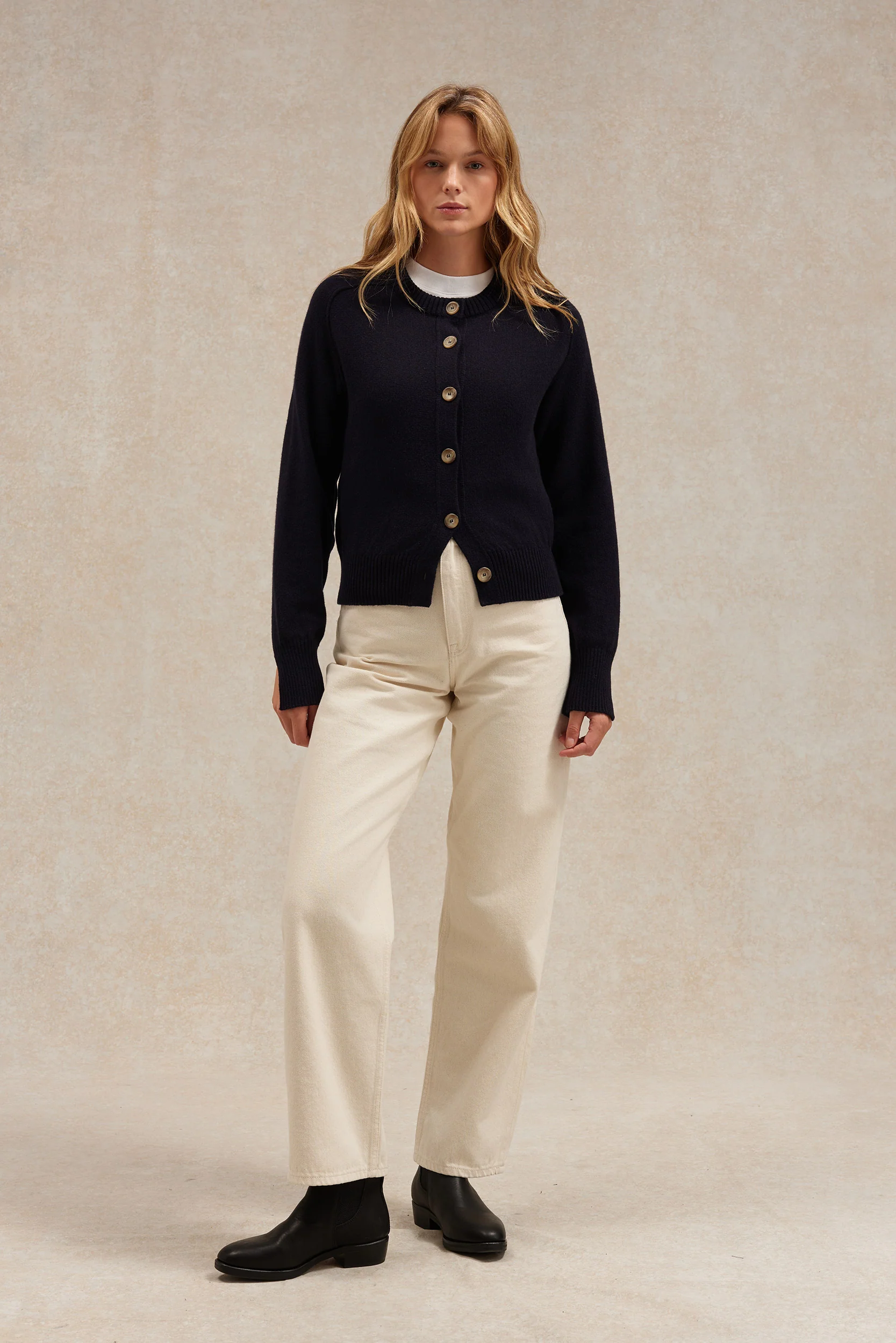 Cardigan bleu marine en laine mérinos pour femme - Image 4