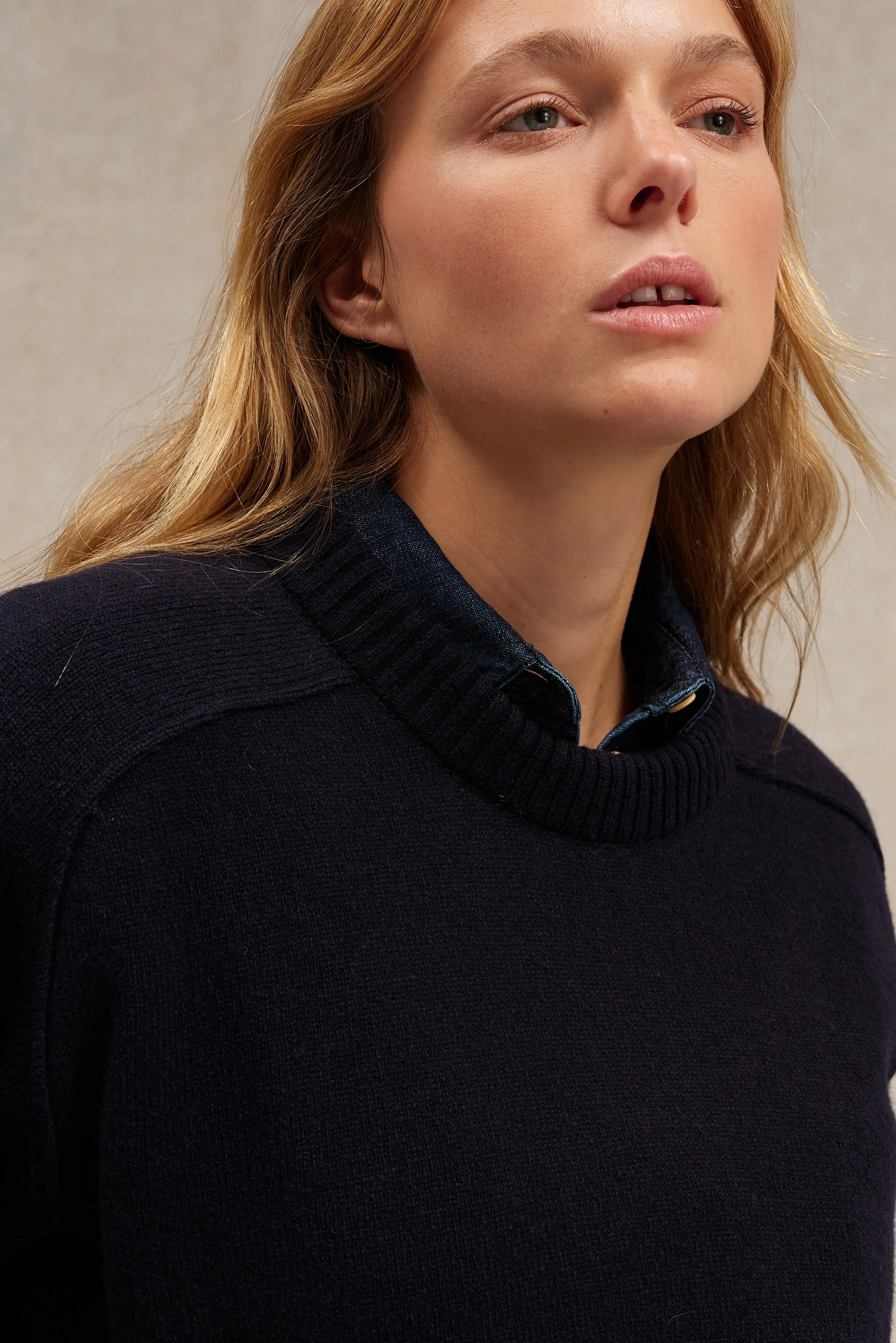 Pull femme col rond bleu marine - Image 3