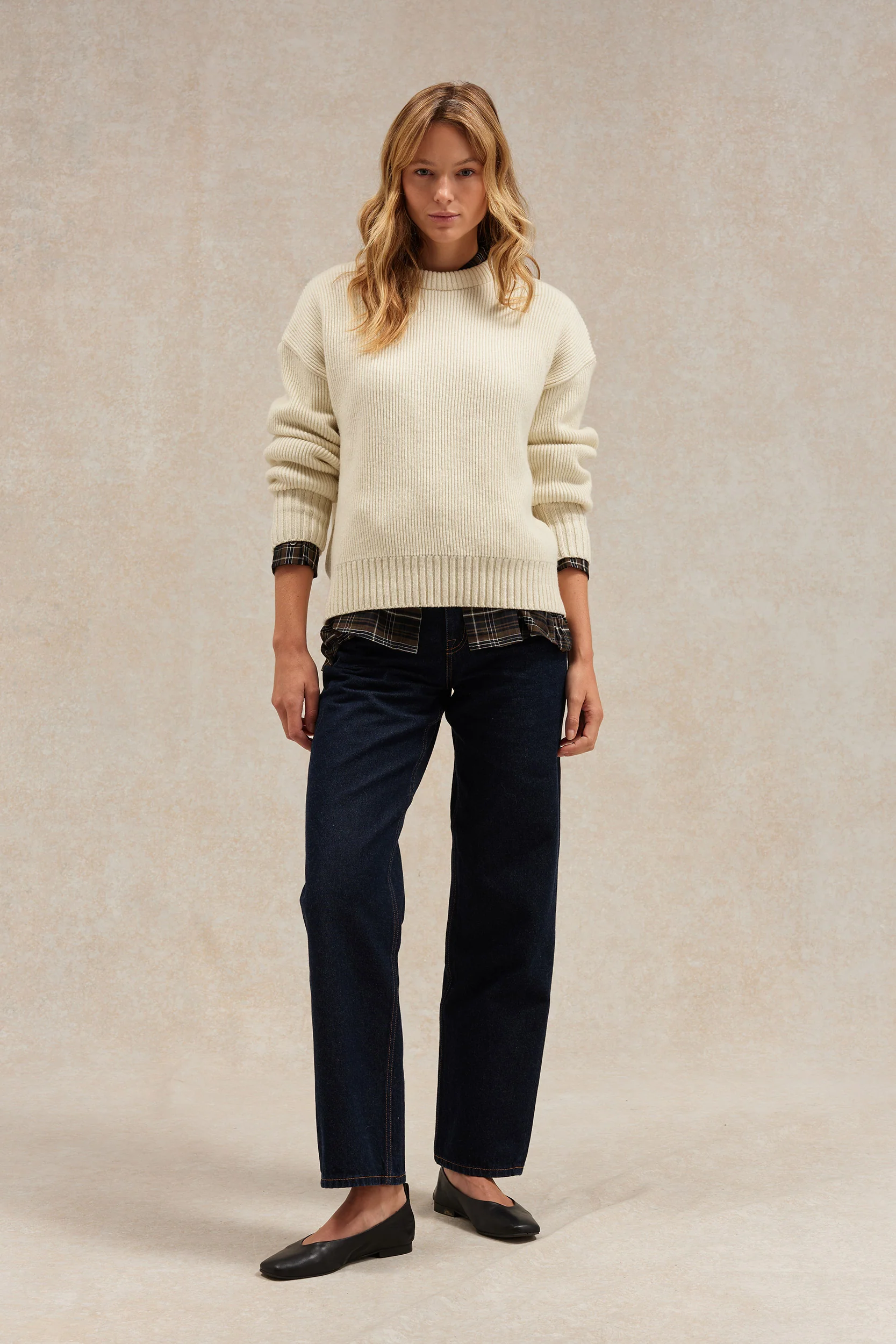 Pull femme col rond écru en côtes anglaises - Image 4