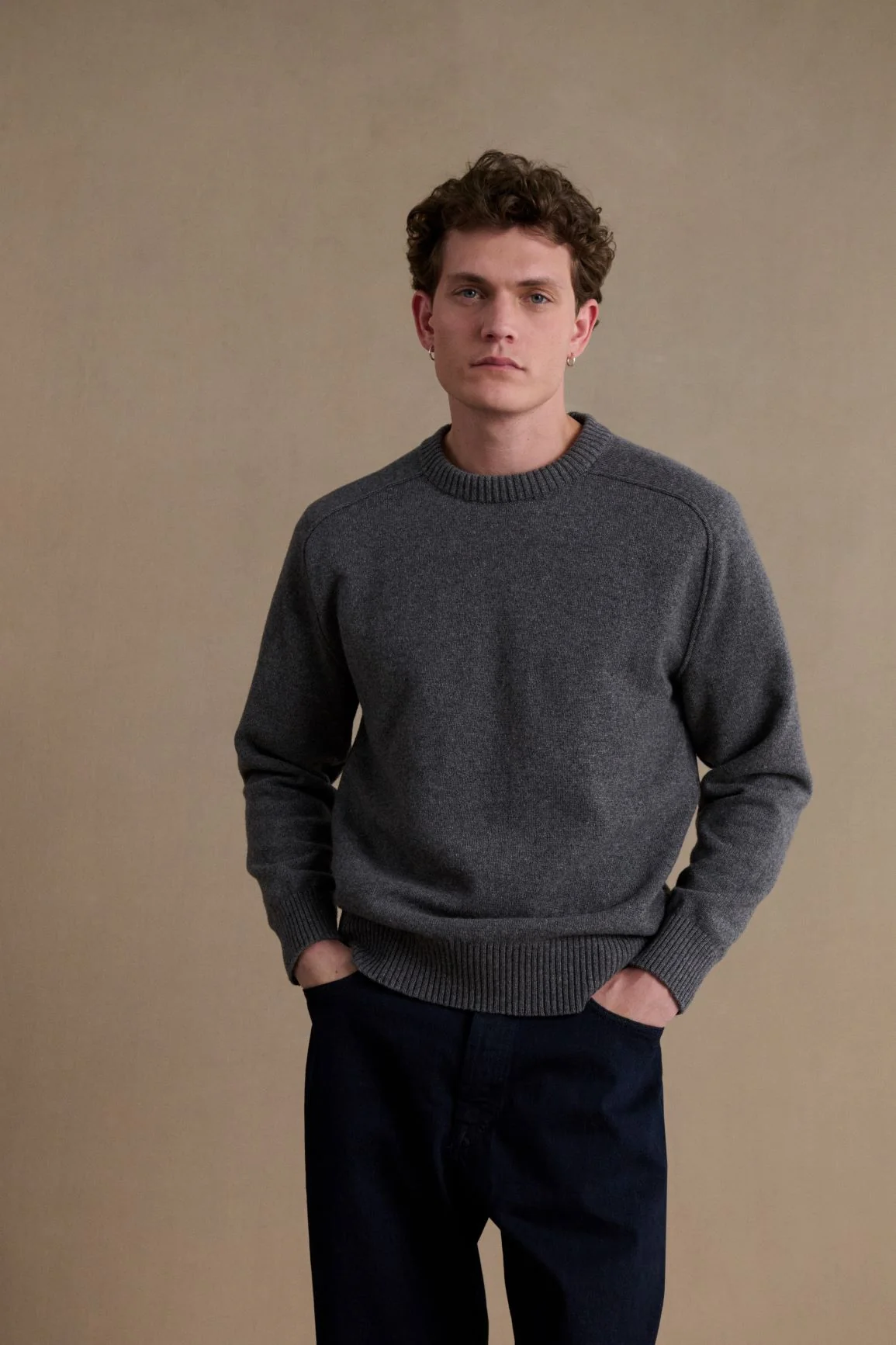 Pull homme col rond gris foncé - Image 4